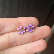 Load image into Gallery viewer, Mini Purple Daisy Studs
